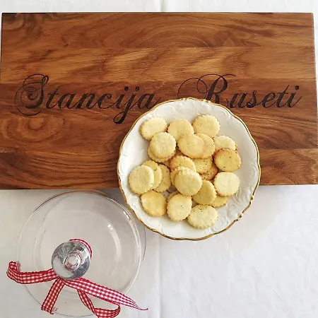 Alojamento de Acomodação e Pequeno-almoço Stancija Ruseti 5*